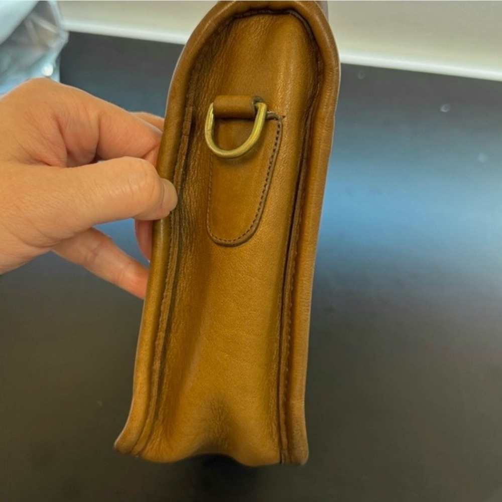 COACH Vintage 
Companion 9300 Shoulder Bag, tobacco - Picture 6 of 9